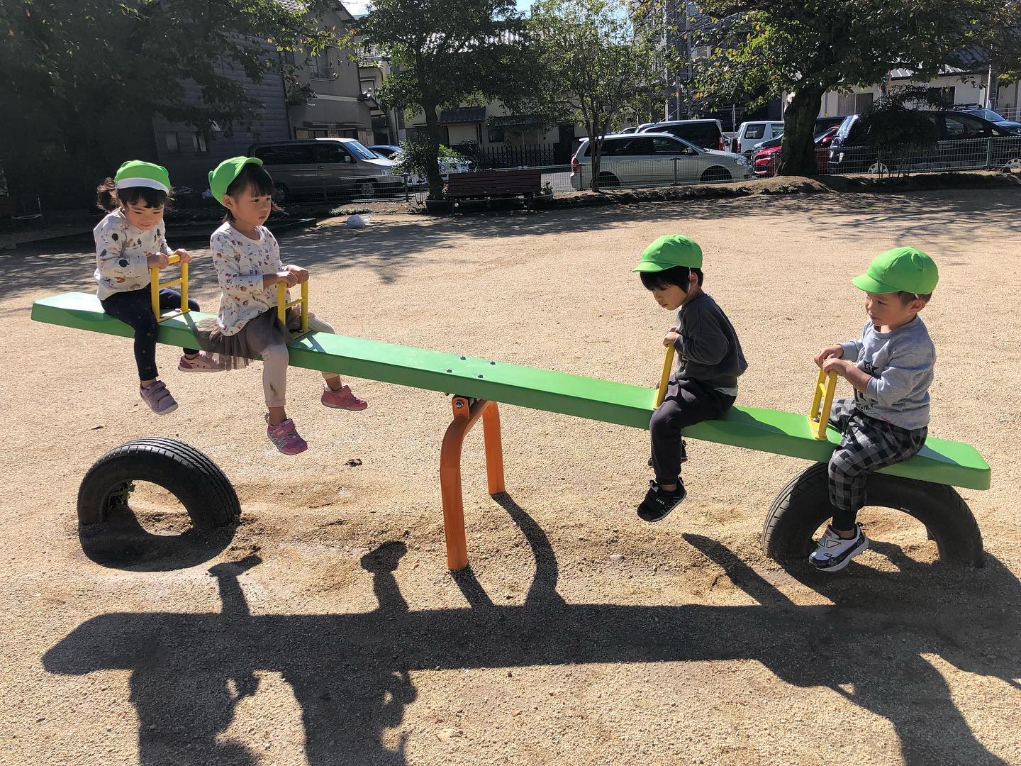 今日は中野公園へ行きました♡大きなすべり台に夢中の子どもたちでした＾＾♬シーソーもお友だちと乗って楽しみましたよ〜︎︎#みどり栗林公園保育園 (Instagram)